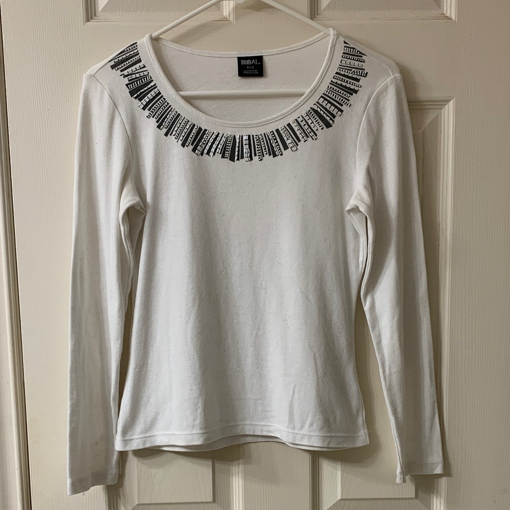 🌷3 for $25🌷Tribal, US S, White & Grey Long Sleeve Beaded Collar Top